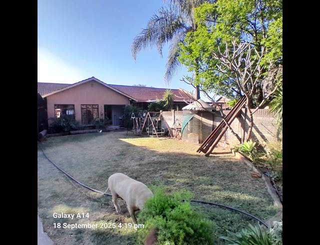 6 BEDROOM HOUSE FOR SALE IN OOS EINDE